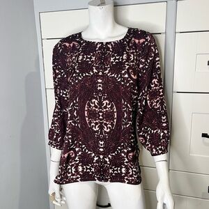 Cleo. Size extra small. Zip closure at back. Patterns. Purple tones. 3/4 sleeve.